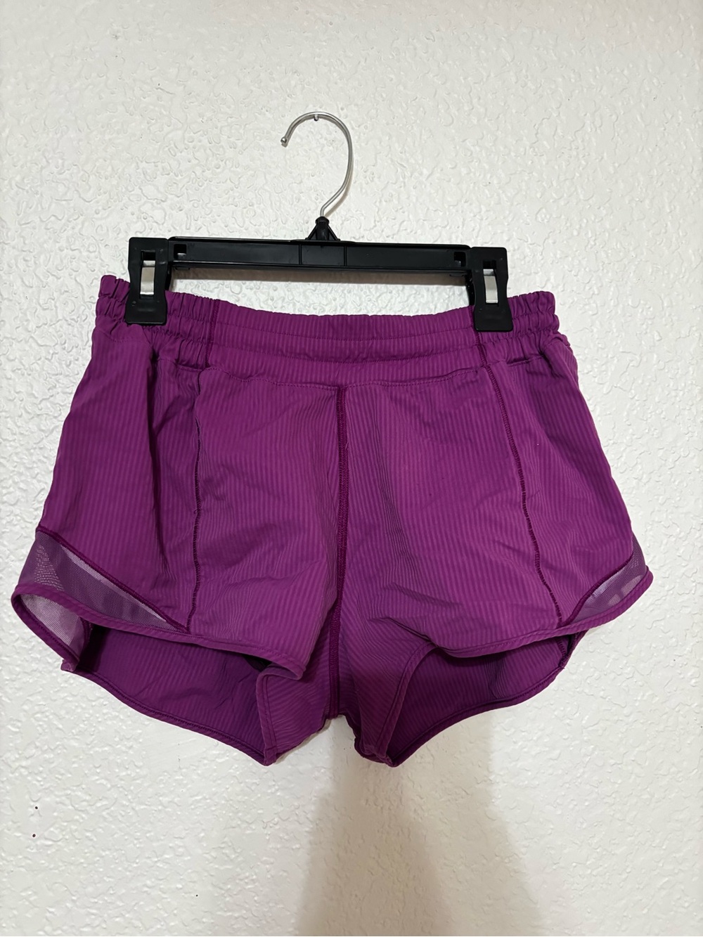 Lululemon Hotty Hots Purple with Stripes 2.5”, Low-Rise, Size 6